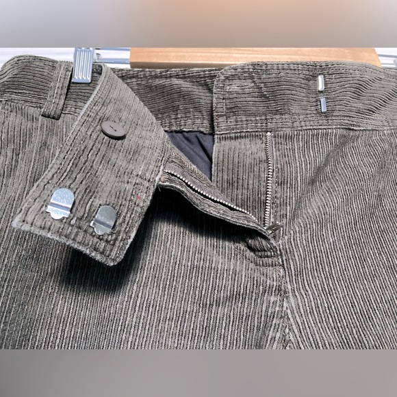 LOFT Cropped Green Corduroy Trousers, Pockets w/Tortoiseshell Buttons, sz 14. - Picture 6 of 10
